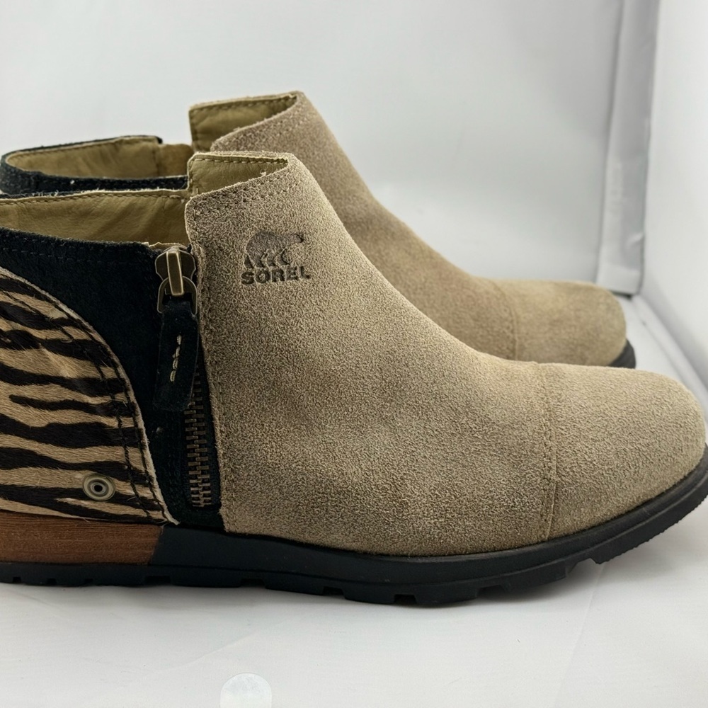 Sorel Tan and Black Ankle Boots